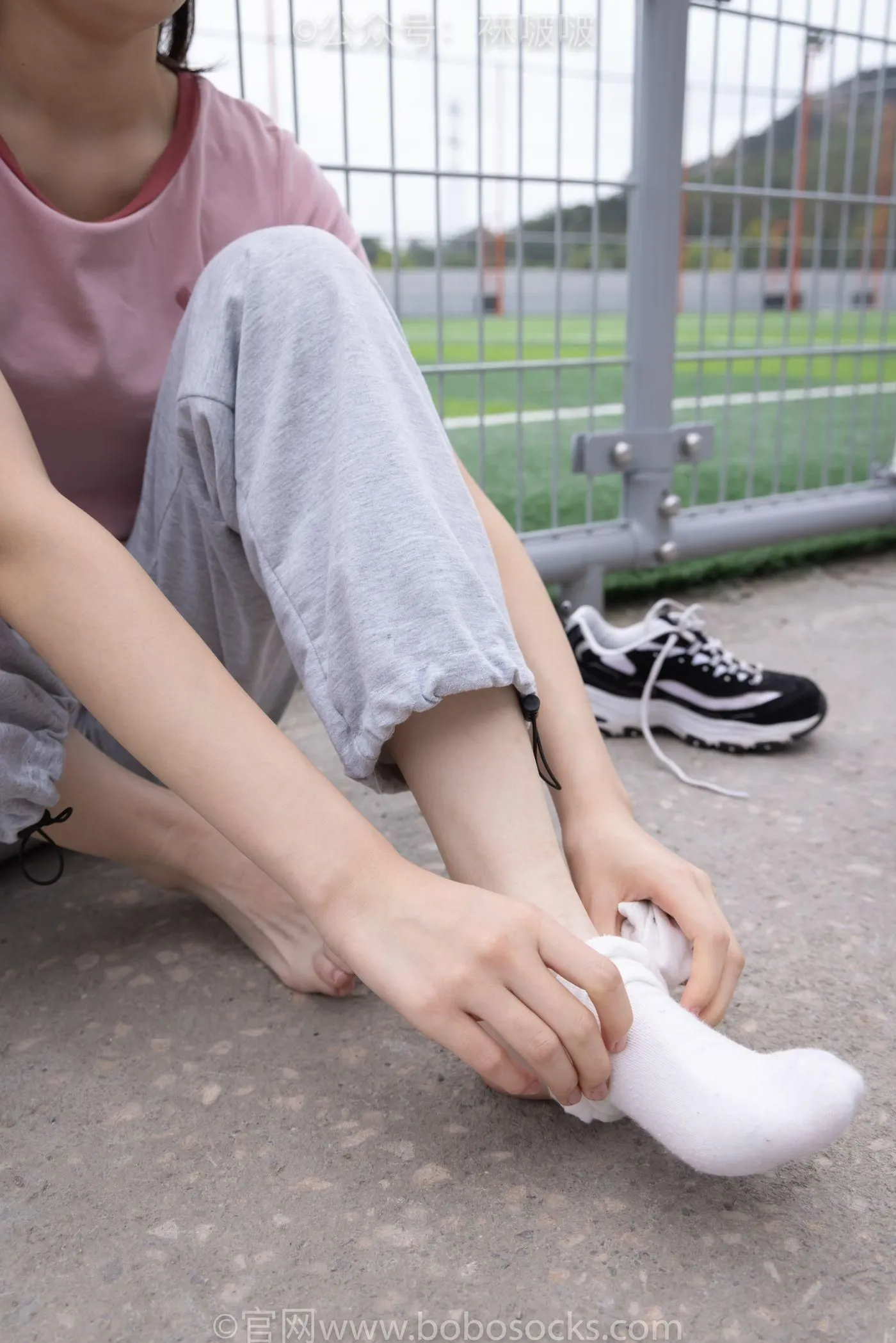 [BoBoSocks袜啵啵]NO.016 熊熊-斯凯奇运动鞋、棉袜（踩脏）、裸足 [147P]插图6
